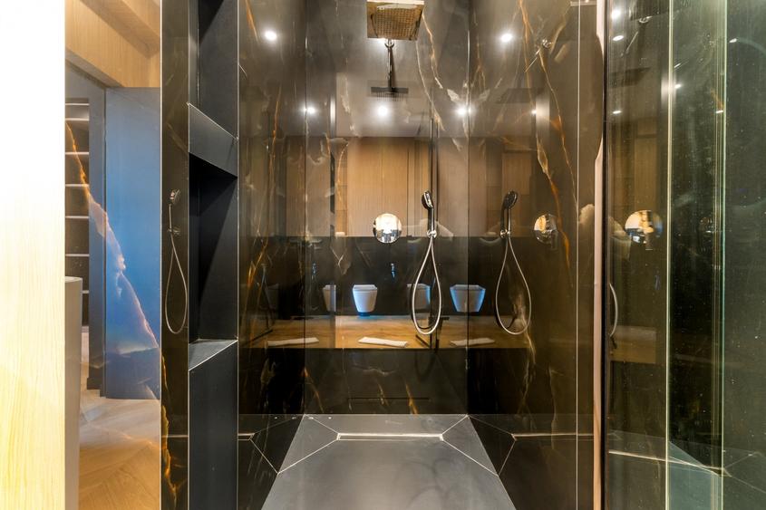 Apartament cu 4 camere semidecomandat, mobilat în Central