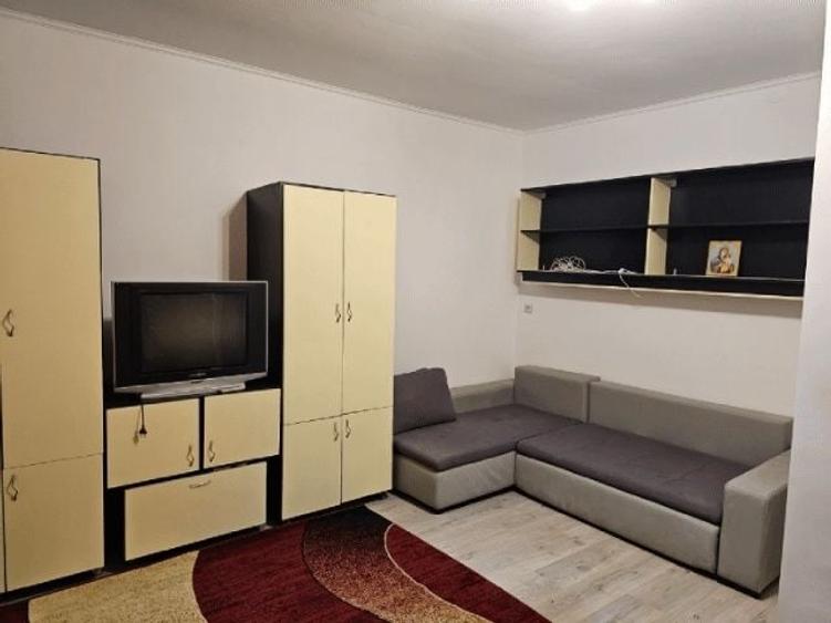 Casă cu 3 camere în Sărărie