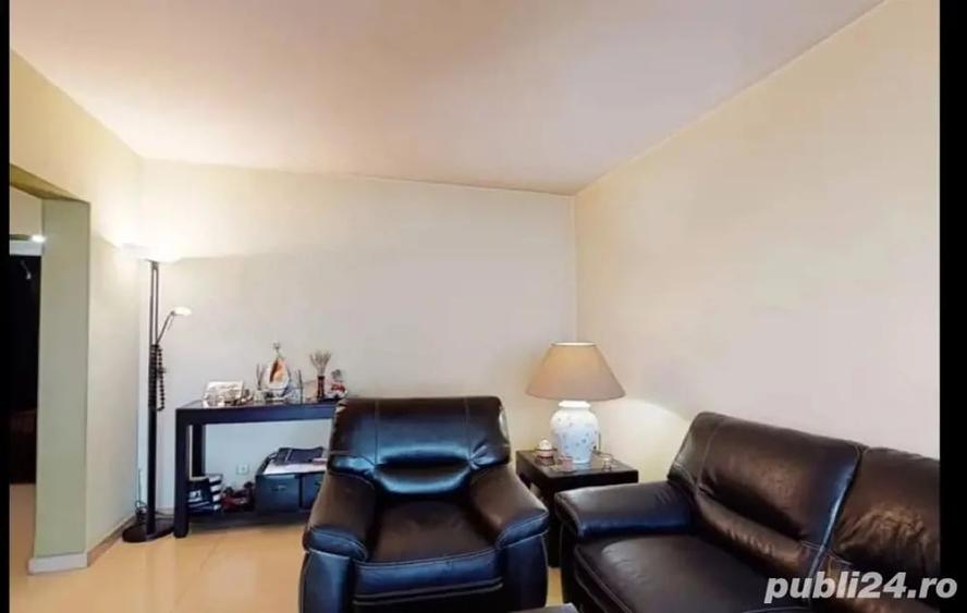 Apartament cu 3 camere decomandat în Berceni