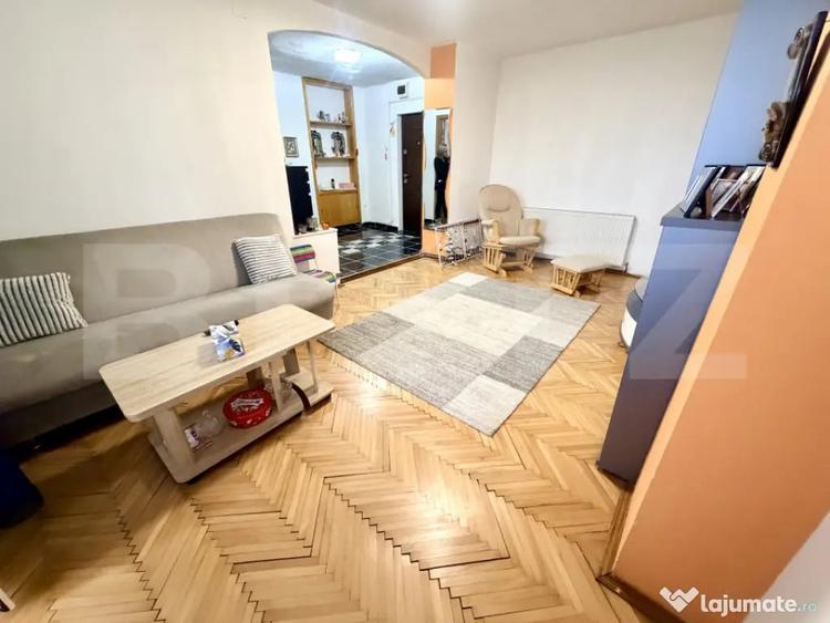 Apartament cu 3 camere decomandat în Central
