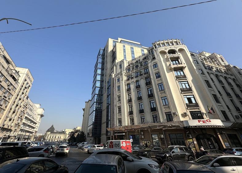 Birou, de 8,150 mp, în Universitate