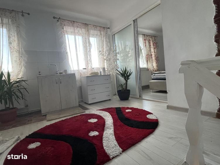Casă cu 4 camere în Cârlig