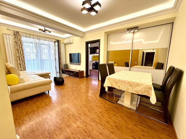 Apartament cu 3 camere semidecomandat în Decebal
