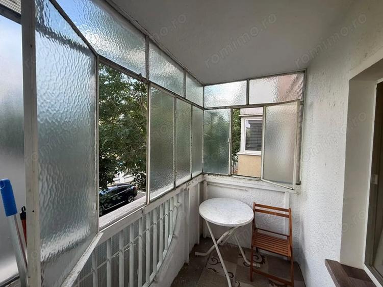 Apartament cu 2 camere decomandat în Polivalentă
