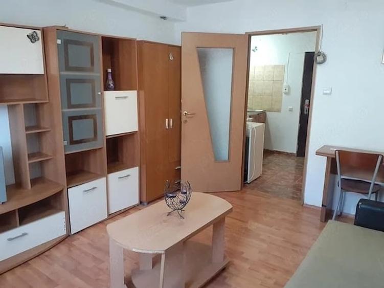 Garsonieră decomandată în Central
