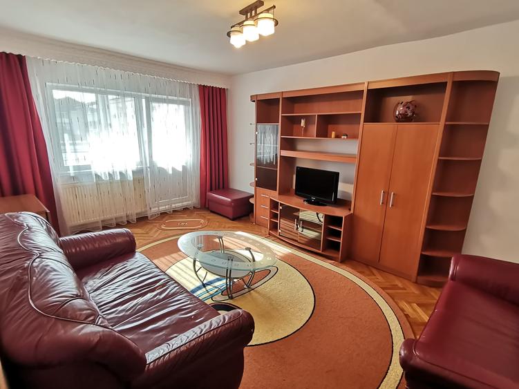 INCHIRIEZ apartament 4 camere decomandat,renovat,zona Strand - 1