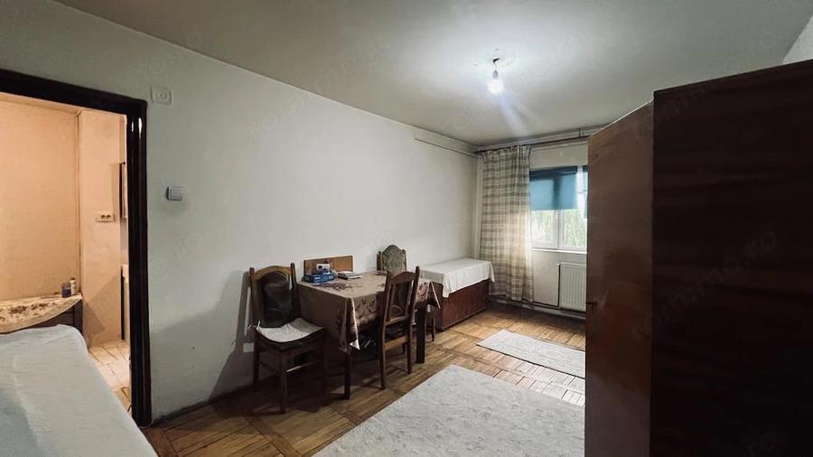 Apartament cu 3 camere decomandat în Aradului