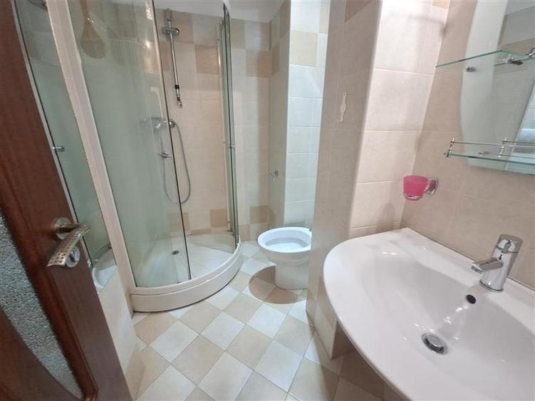 Apartament cu 3 camere decomandat în 9 Mai