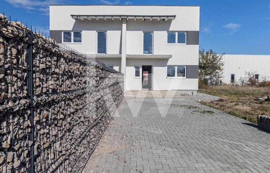 Duplex cu 3 camere cu Canalizare în Cristian