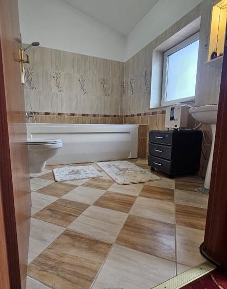 Casă individuală cu 5 camere cu Canalizare în Tureni