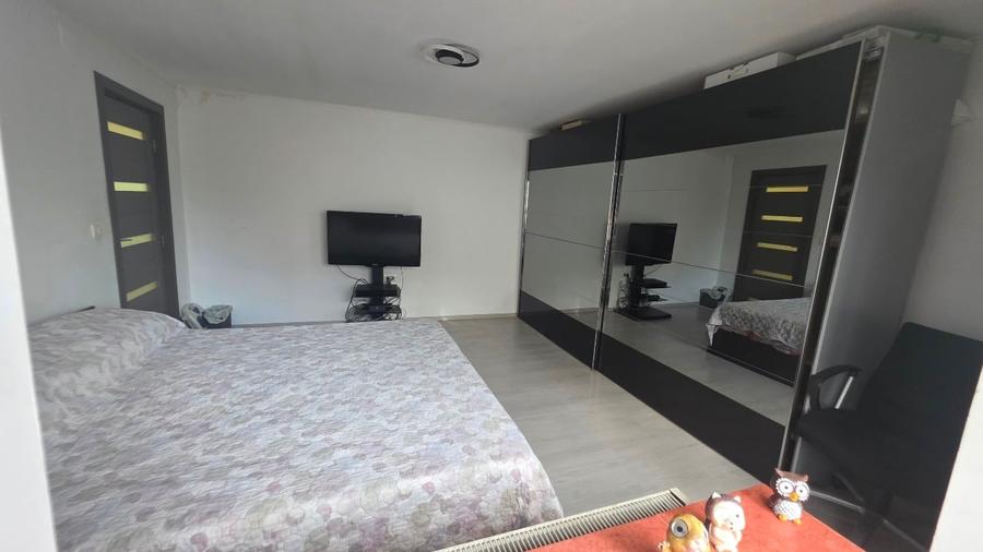 Apartament cu 3 camere decomandat, mobilat în Aradului