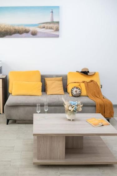 Apartament cu 2 camere semidecomandat, mobilat în Central