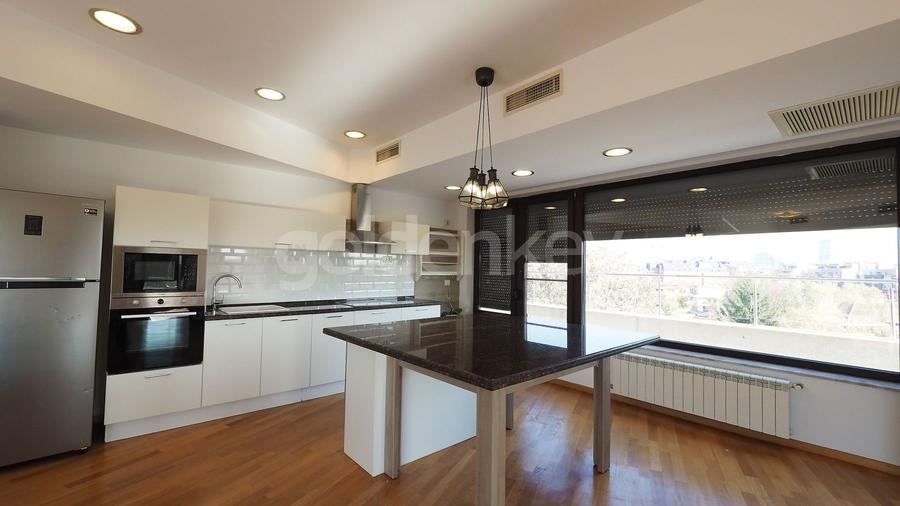 Apartament cu 4 camere decomandat, mobilat în Herăstrău