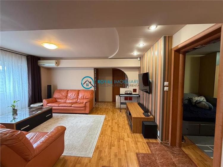 Apartament cu 4 camere decomandat în P-ța Mihai Viteazu