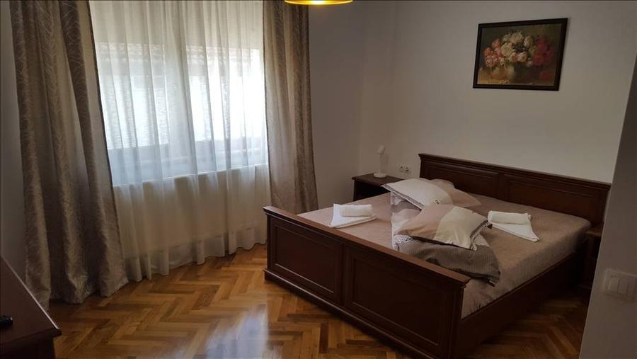 Casă cu 3 camere cu Canalizare în Periferie