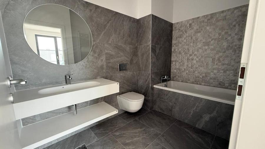 Apartament cu 3 camere semidecomandat în Băneasa
