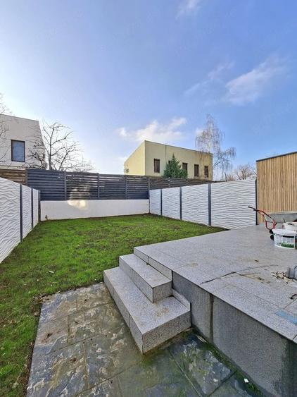 Casă cu 7 camere cu Teren 250 Mp în Corbeanca