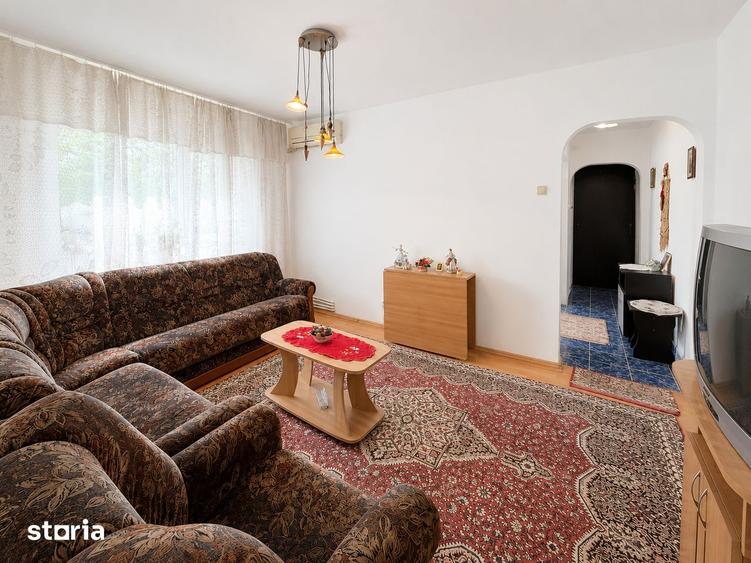 Apartament cu 3 camere semidecomandat în Inel I