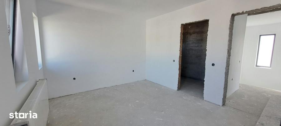 Casă cu 4 camere cu Teren 484 Mp în Joița