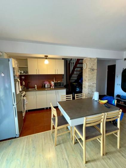 Apartament cu 3 camere semidecomandat în Câmpului