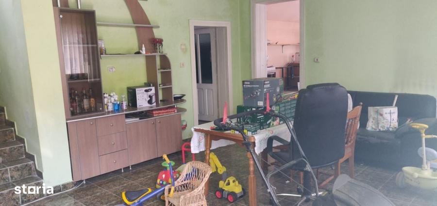 Casă cu 4 camere în Sânnicoară