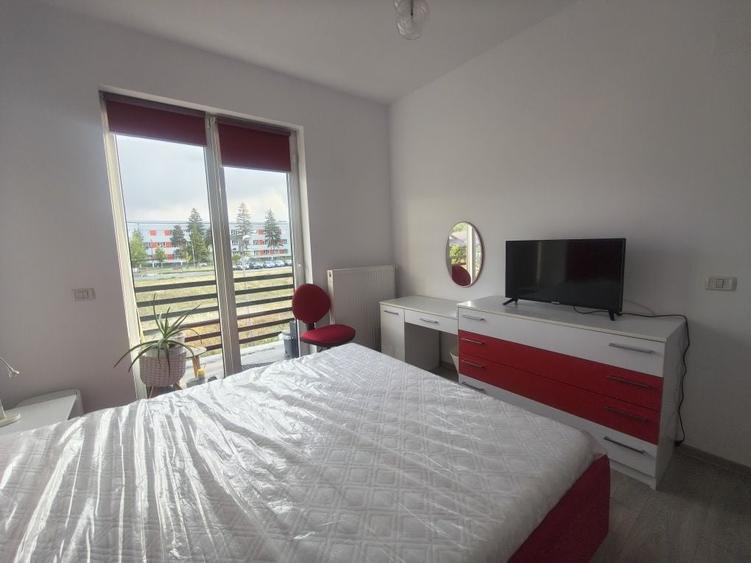 Apartament cu 3 camere semidecomandat în Giroc
