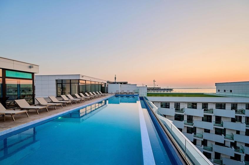 Apartament cu 3 camere decomandat în Mamaia-Sat