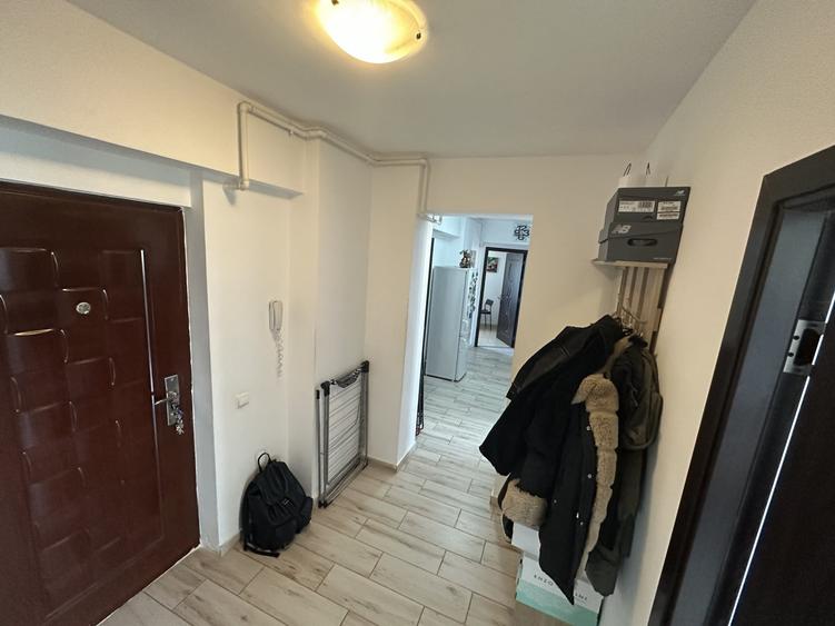 Apartament cu 3 camere decomandat, mobilat în Berceni