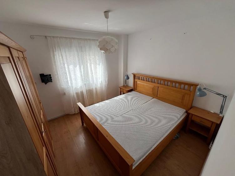 Apartament cu 4 camere decomandat, mobilat în Ștrand