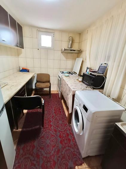 Casă individuală cu 7 camere cu Canalizare în Lujerului