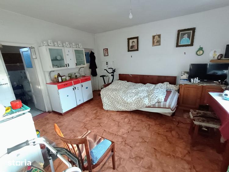 Casă cu 5 camere cu Teren 1100 Mp în Central