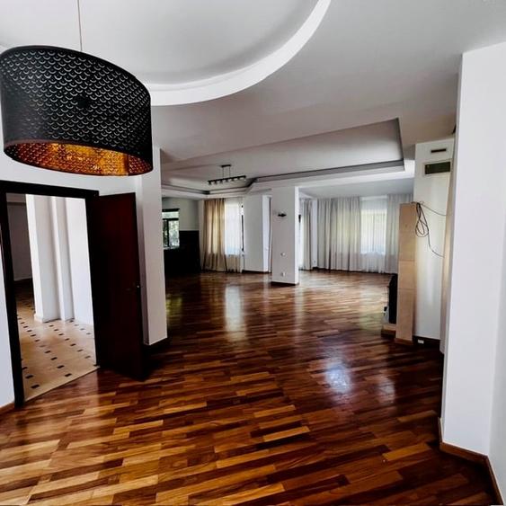 Casă individuală cu 6 camere cu Canalizare în Iancu Nicolae