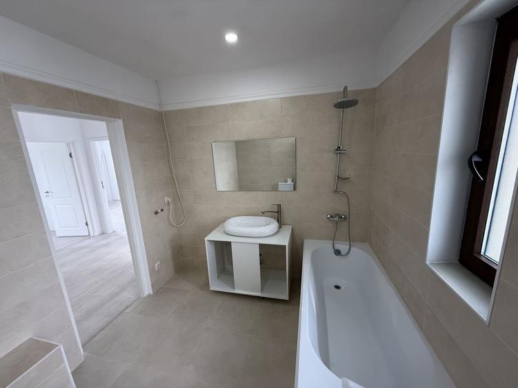 Casă cu 4 camere cu Canalizare în Corbeanca