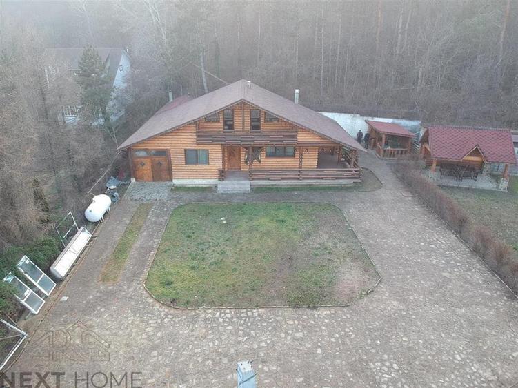 Casă cu 10 camere cu Teren 1600 Mp în Bolotești