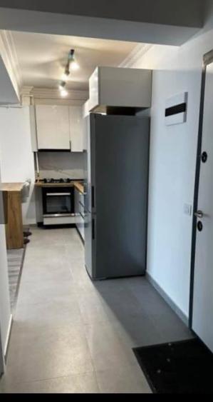 Apartament cu 3 camere decomandat în Kamsas