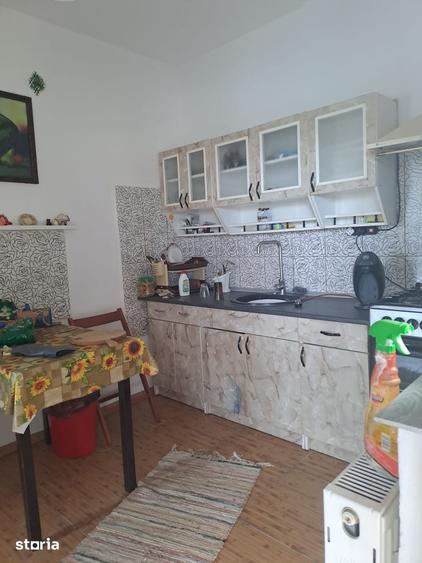 Casă cu 4 camere cu Teren 800 Mp în Stâlpeni
