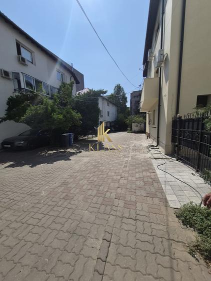 Apartament cu 4 camere decomandat în Herăstrău