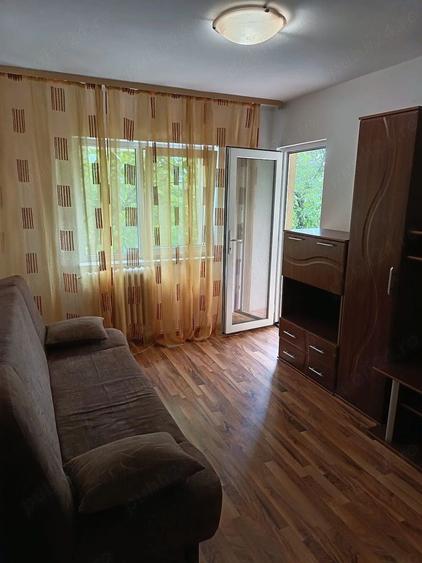 Apartament cu 4 camere decomandat, mobilat în Zorilor