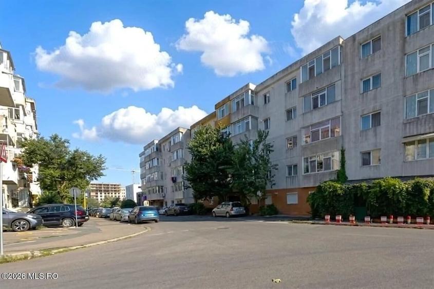 Apartament cu 2 camere decomandat în Poarta 6