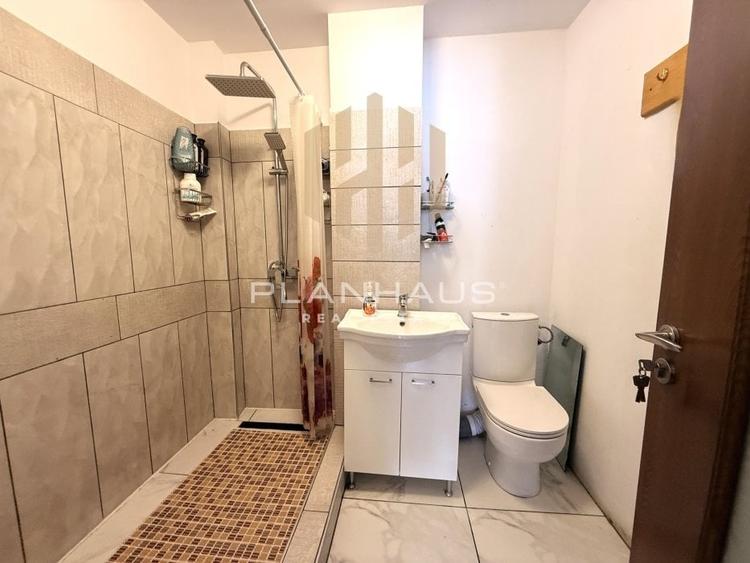Apartament cu 3 camere semidecomandat, mobilat în Progresul