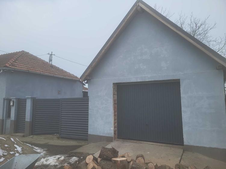 Casă cu 3 camere în Iratoșu