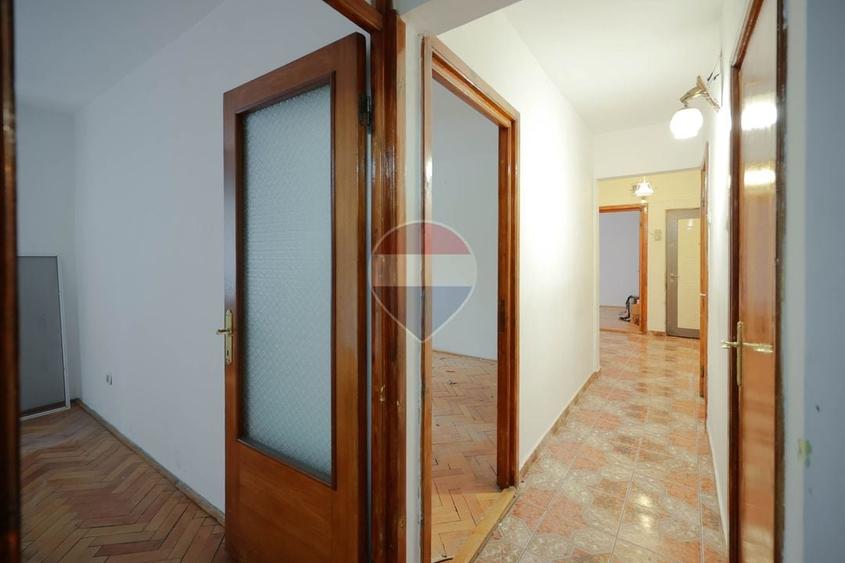 Apartament cu 3 camere decomandat în Dacia