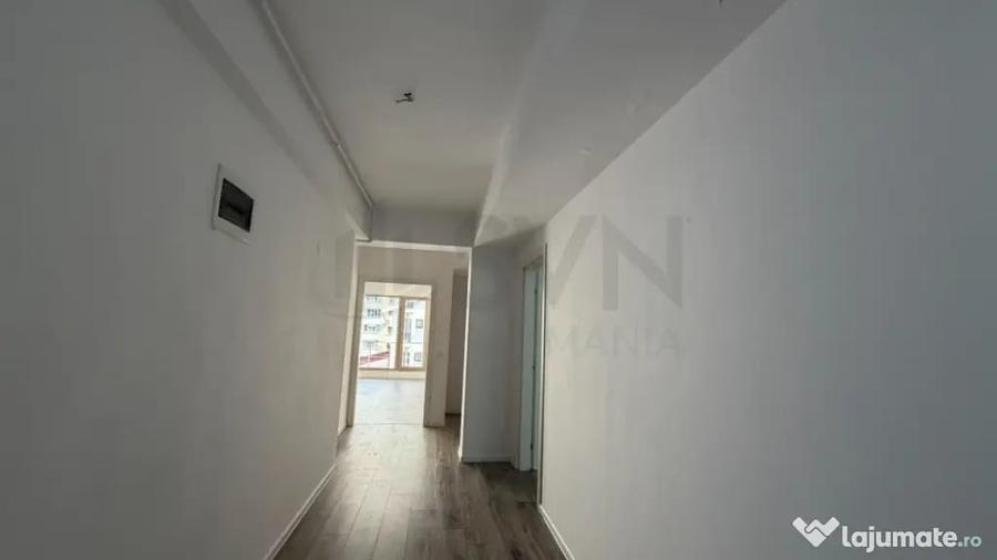 Apartament cu 4 camere semidecomandat în Iancului