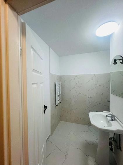 Apartament cu 4 camere decomandat în Tineretului