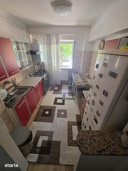 Apartament cu 3 camere decomandat în Prundu