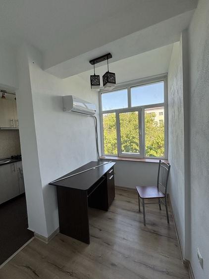 Garsonieră decomandată în Central