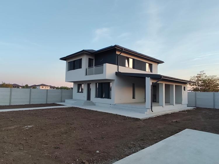 Casă individuală cu 4 camere cu Teren 484 Mp în Bâcu