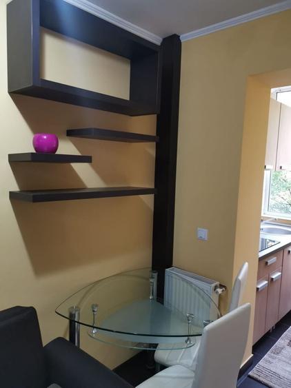 Garsonieră decomandată în Central