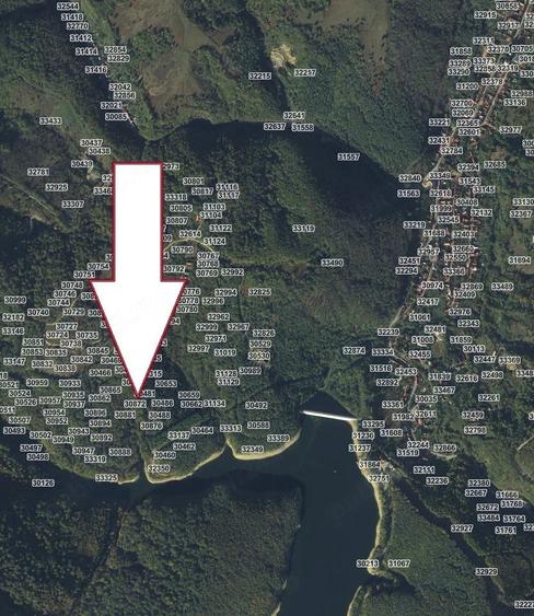 Teren Valiug la 250 metri de lac - 1