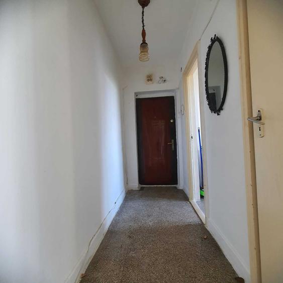 Apartament cu 3 camere semidecomandat în Mihai Bravu